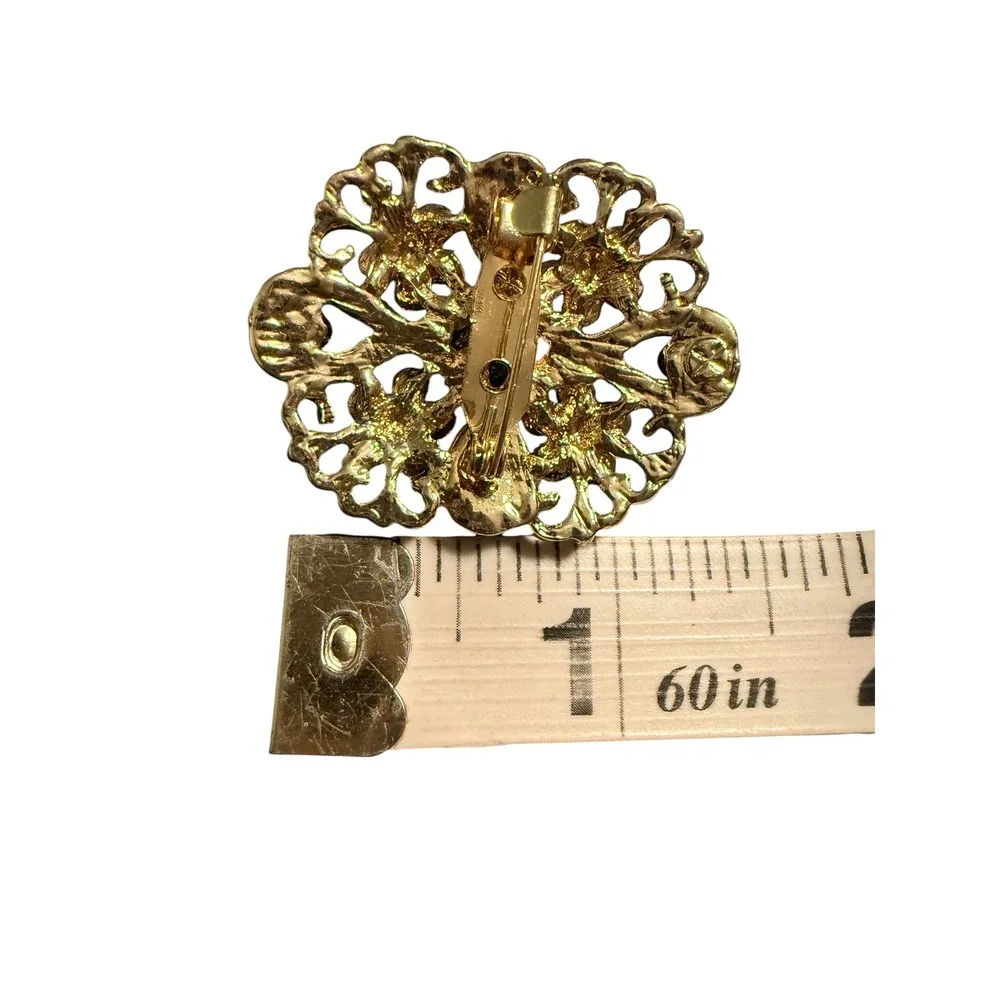 Vintage vibes Brooch Pin Gold Tone Green Rhinestone Filigree‎ Floral Costume